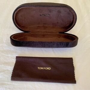 Tom Ford sunglasses hard case
Chocolate brown